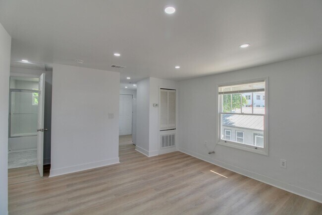 Foto del edificio - 236 N Oleander Ave