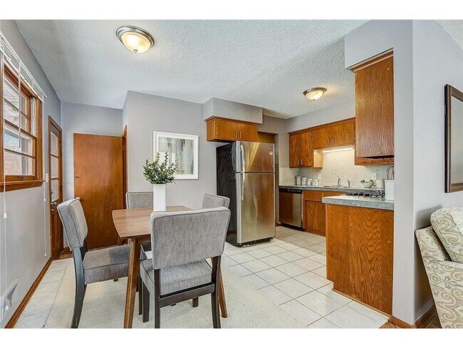 Foto del edificio - 2237 Hampshire Ave S