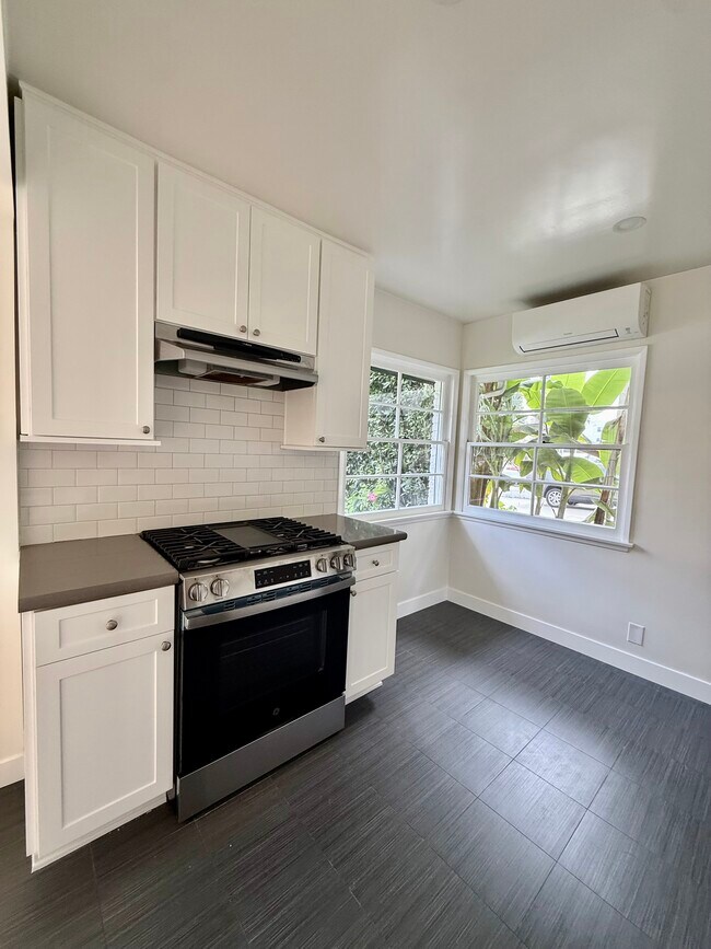 Foto 4 - 3563 Keystone Ave