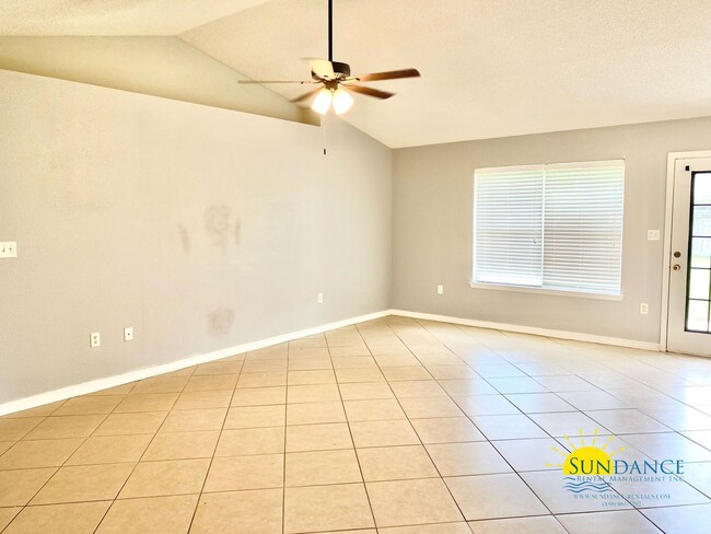 Foto del edificio - Gorgeous 4 Bedroom Home in Navarre!