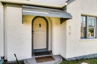 Building Photo - 819 E Meade Ave