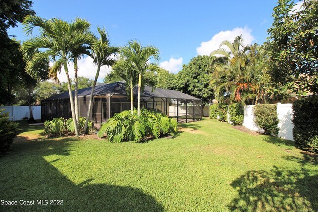 Foto del edificio - 1100 Tropical Cove Dr