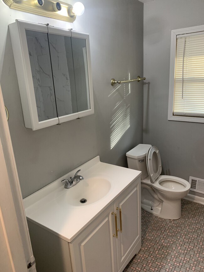 Building Photo - 5623 Sprague St