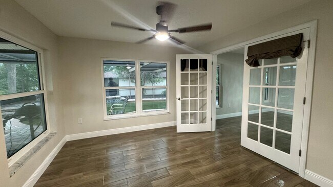 Building Photo - 7409 Lake Forest Cir