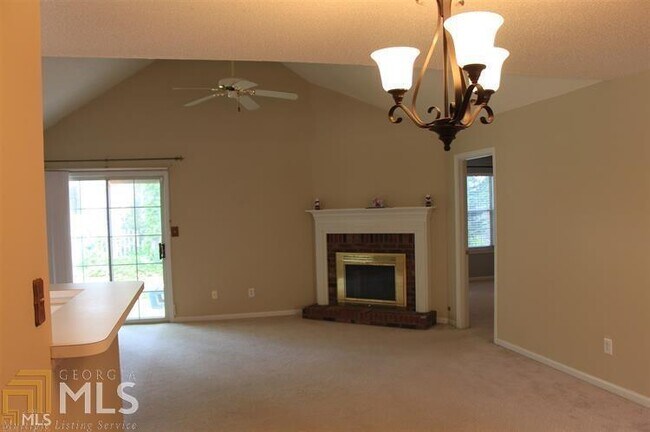 Building Photo - 312 Everdale