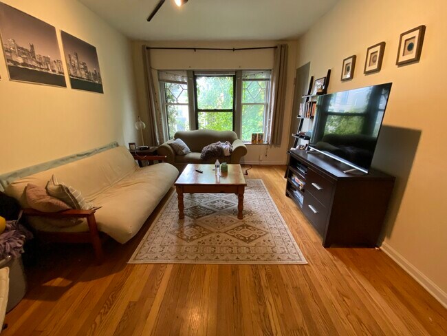 Foto del edificio - 3724 N Sheffield Ave