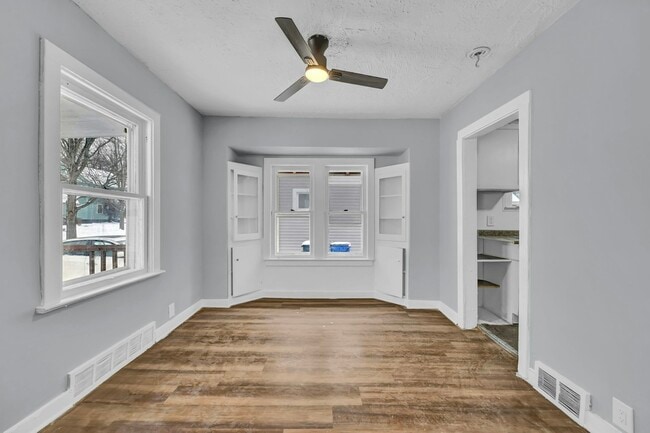 Foto del edificio - 1728 Hillview Rd