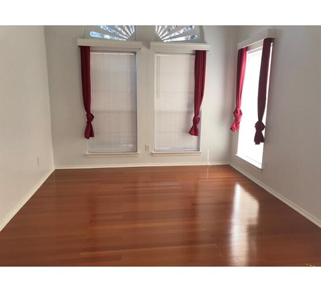 Foto del edificio - 2991 Crystal Springs Ln
