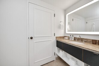 Building Photo - 1300 Lamar St