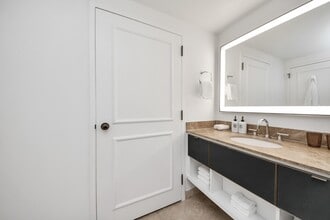 Building Photo - 1300 Lamar St