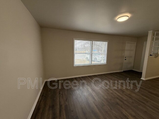 Building Photo - 336 W 61st Pl N