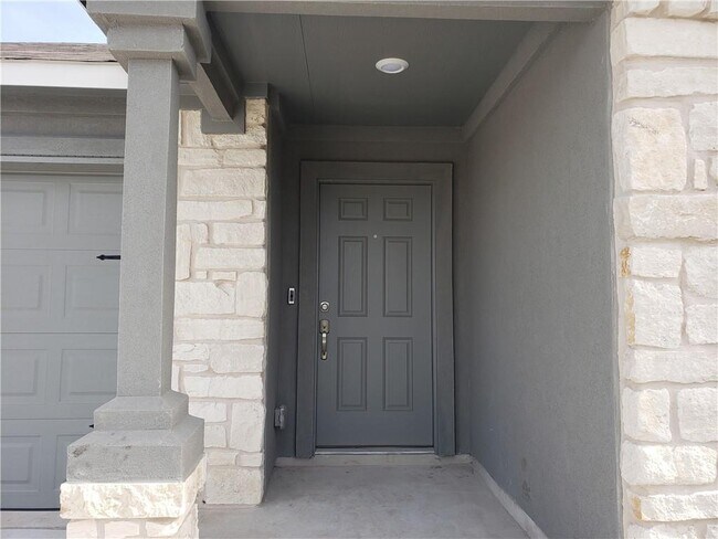 Building Photo - 218 Arnage Dr