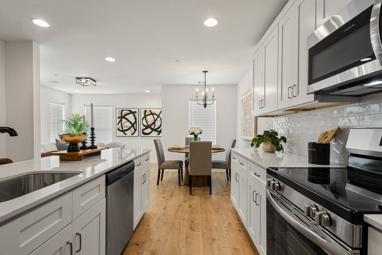 Foto principal - Townhomes at Centennial Crossing