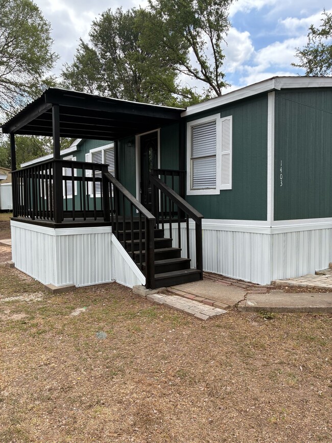Building Photo - 1403 Darold Dr