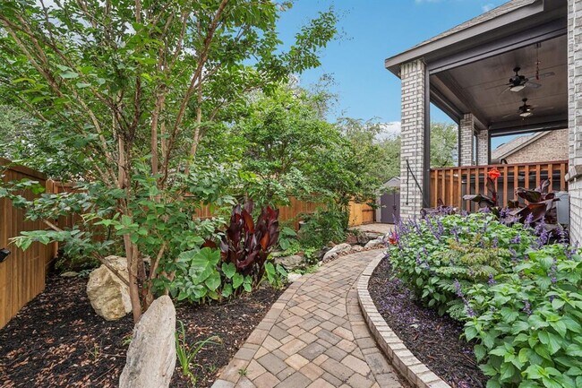 Building Photo - 197 Left Frk Dr