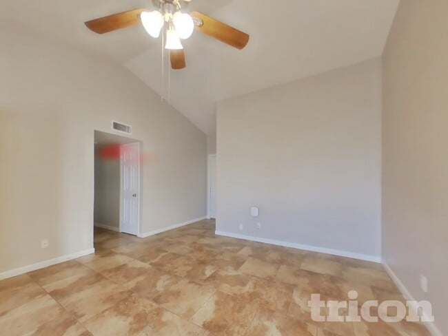 Foto del edificio - 6926 W Cameron Dr