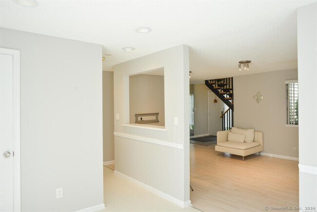 Building Photo - 280 Brittany Farms Rd