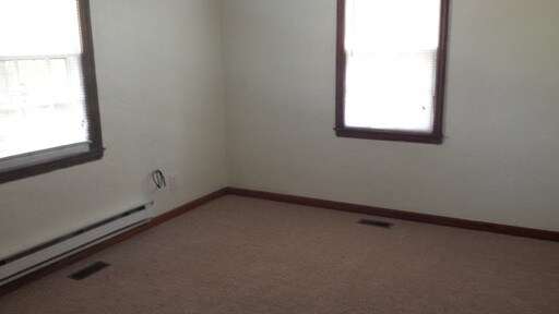 Building Photo - 633 Clinton Dr