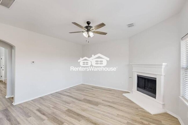 Building Photo - MOVE IN READY - 4 BED/2.5 BATH - ARLINGTON...