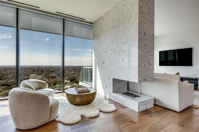 Foto del edificio - 8119 Douglas Ave