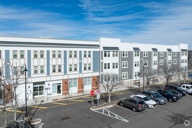 Foto del edificio - Port Jefferson Crossing