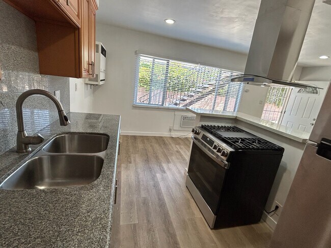 Foto del edificio - 3821 Rosemead Ave
