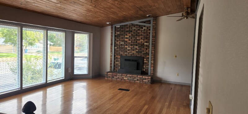 Building Photo - 606 E 14th Ave