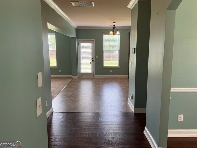 Foto del edificio - 1205 Pebble Rock Rd