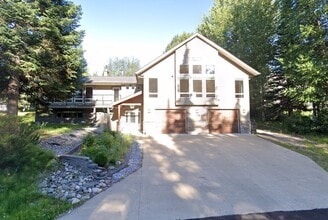 Building Photo - 7125-3007125 Valleyview Dr