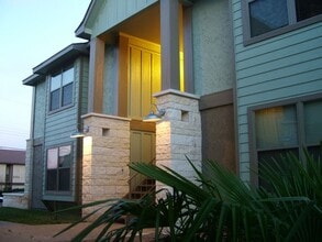 Building Photo - 4402 Boyett St