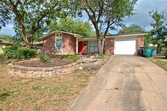 Building Photo - 2604 Sherwood Ln