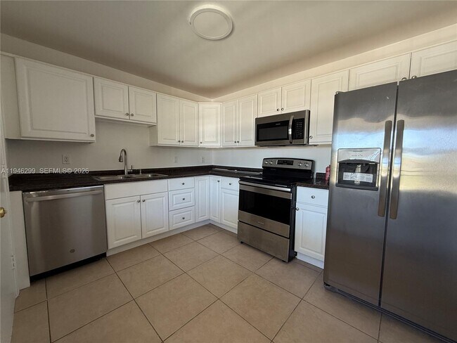 Building Photo - 8900 W Sample Rd