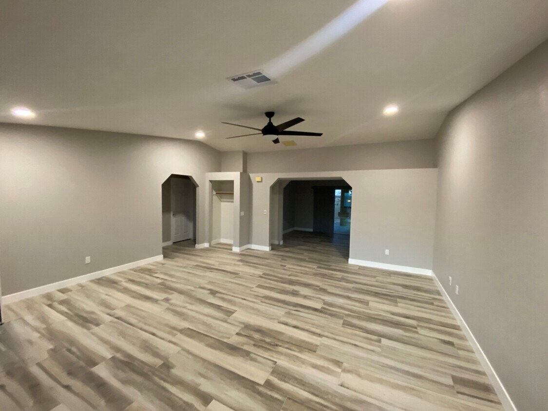 Foto principal - 1841 Kirk Dr