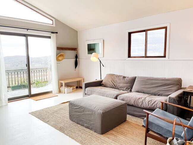 Foto del edificio - 3924 Hamden Hill Rd