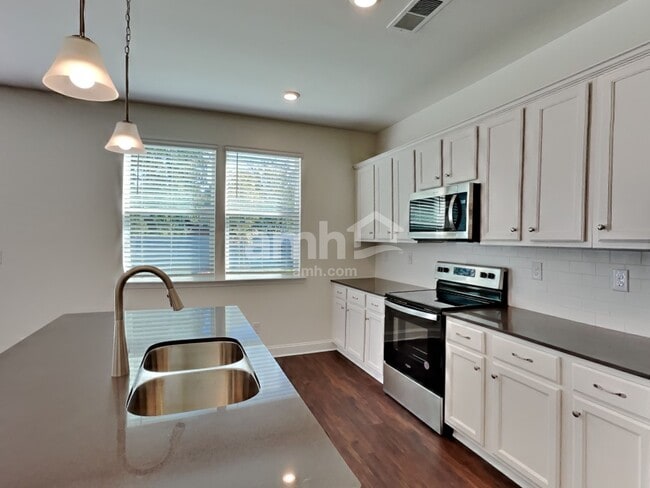Building Photo - 564 Rivermist Dr