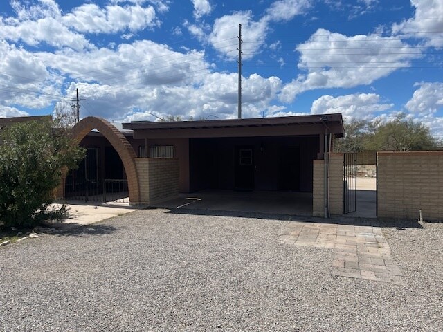 Primary Photo - 8001 N El Tovar Pl
