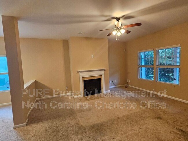 Building Photo - 1831 Yaupon Rd