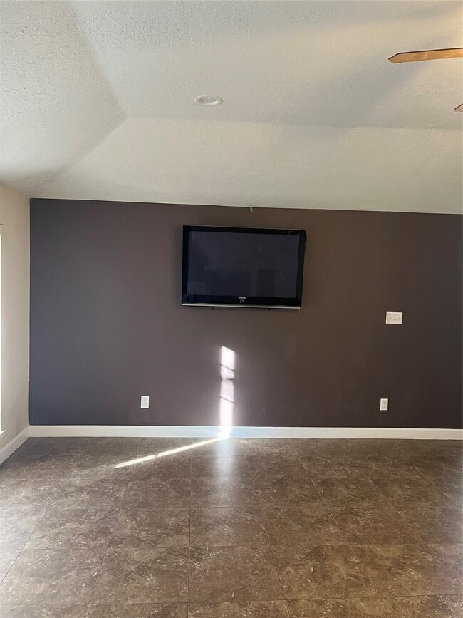 Building Photo - 7010 Pickett Dr