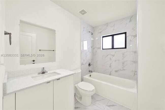 Foto del edificio - 5220 NW 24th Pl