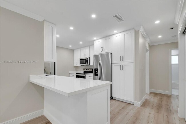 Building Photo - 10923 SW 78th Ave