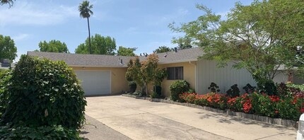 Building Photo - 2220 Jeanine Dr