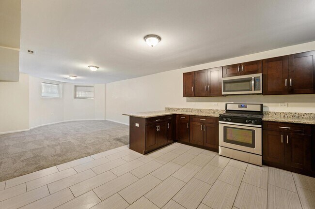 Building Photo - 4421 S Prairie Ave