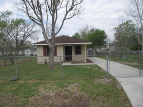Building Photo - 6601 Nielan