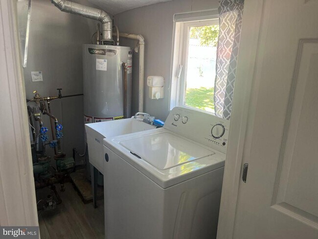 Building Photo - 16 Clinton St