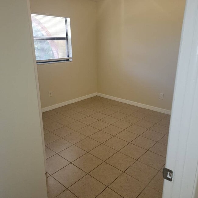 Foto del edificio - 4030 78th Ave N