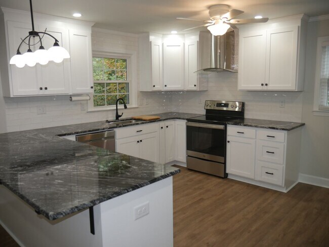 Foto del edificio - 2443 Greenwich Rd