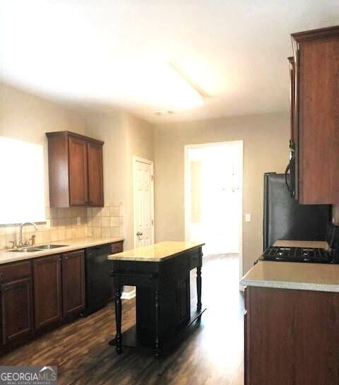 Foto del edificio - 77 Lakeshore Pkwy