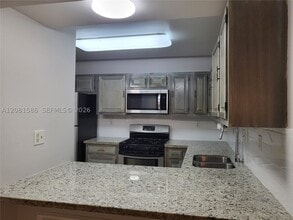 Building Photo - 6924 SW 114th Pl
