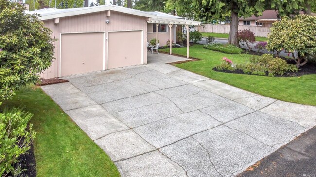 Foto del edificio - 645 164th Pl NE