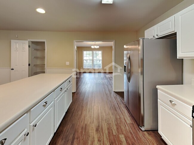 Foto del edificio - 6520 Austin Creek Dr